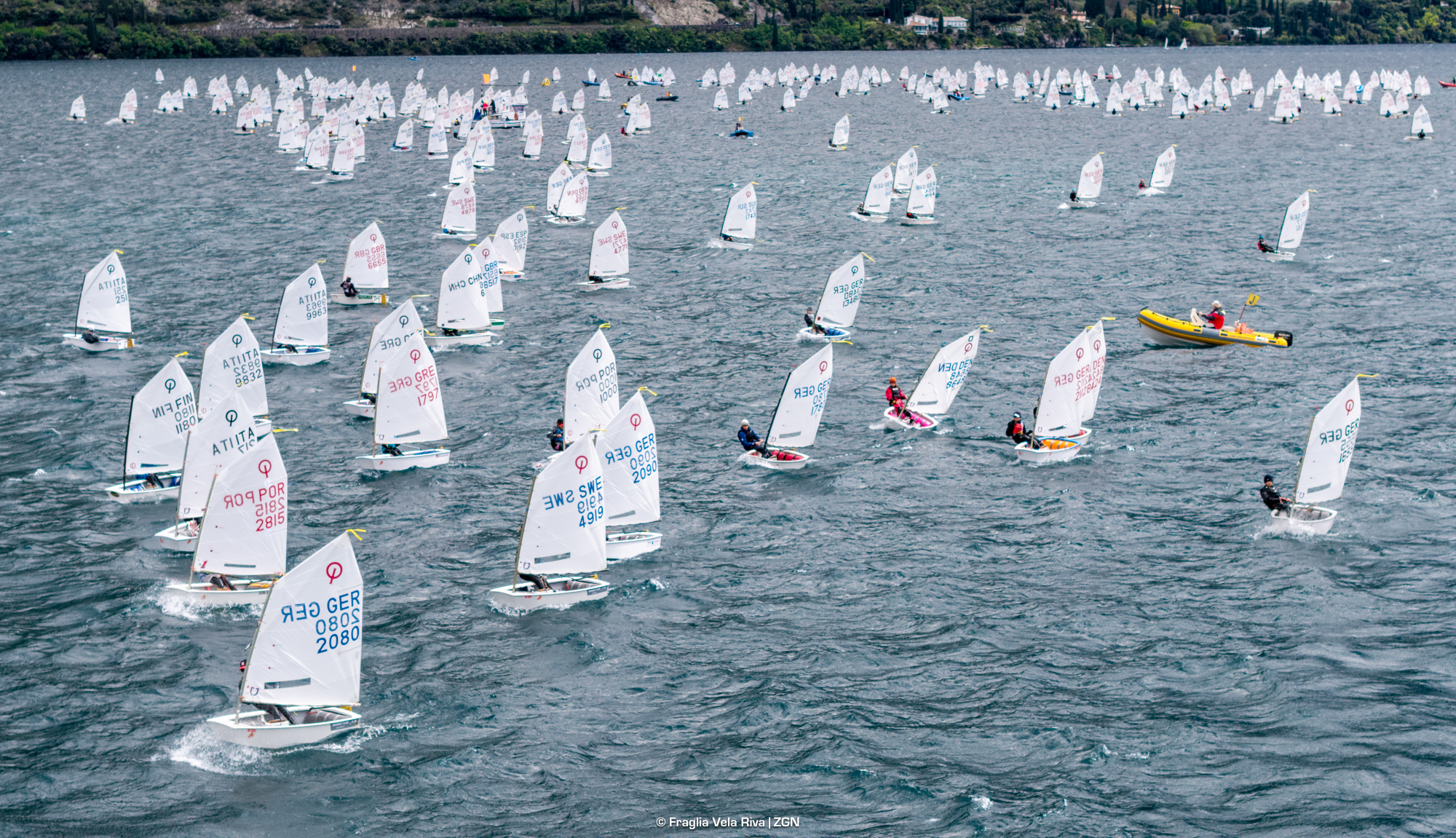 Iniziato il 43mo Meeting del Garda Optimist: subito due prove per gli Juniores e una per i Cadetti